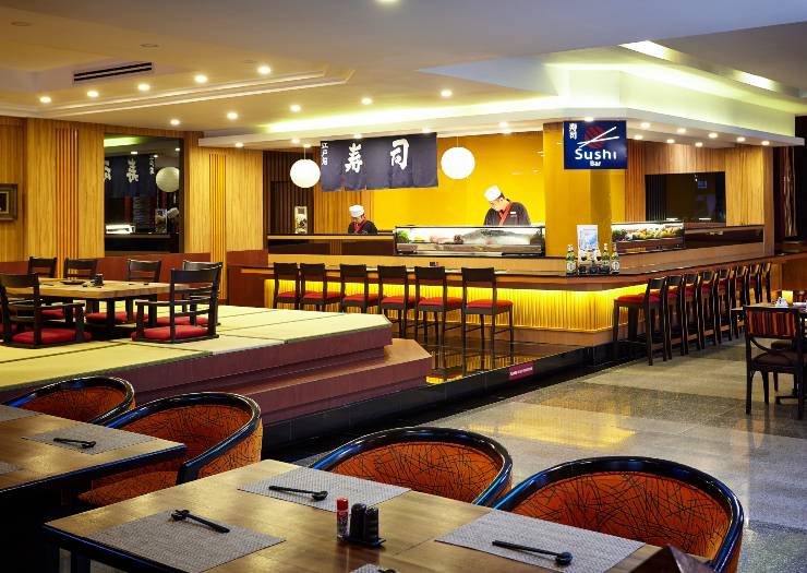 بار السوشي  فندق أمباسادور بانكوك